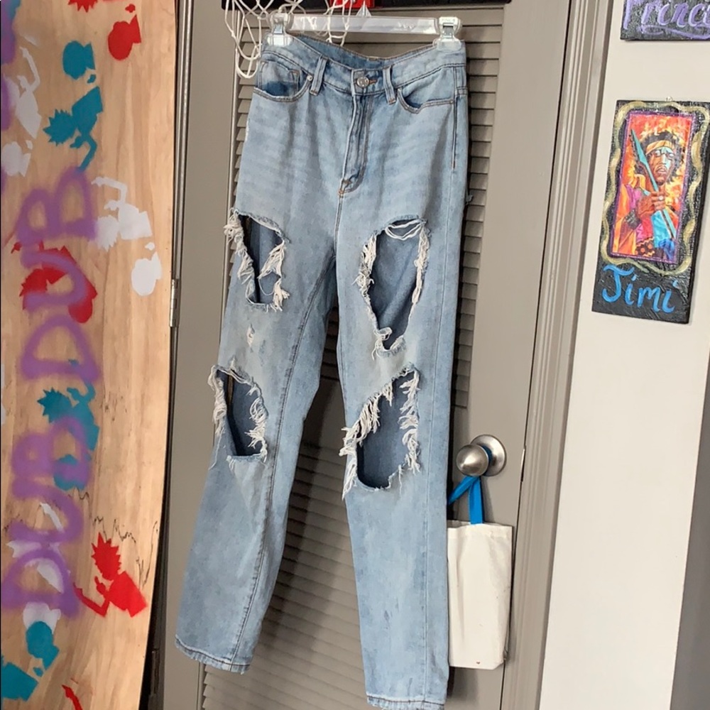 BDG Ripped Jeans Mom High Rise